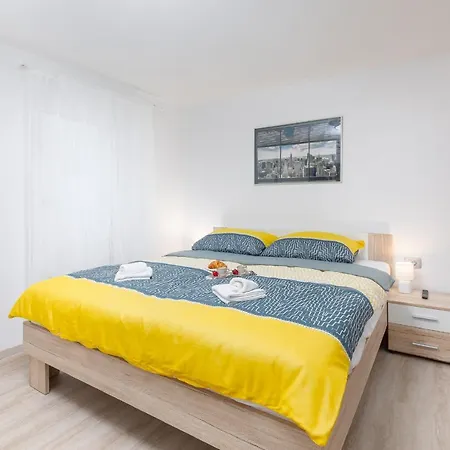 Vikendica Apartment Ena Near Pula Amphitheater *