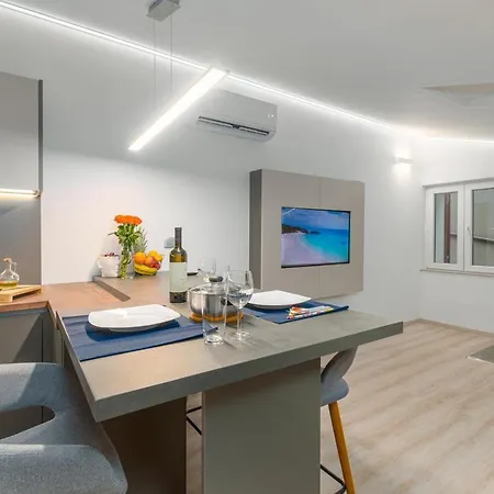 Ena Near Amphitheater * Pola