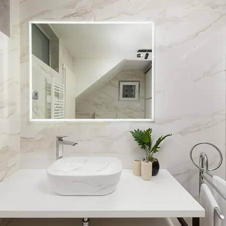 Ena Near Amphitheater Semesterbostad Pula