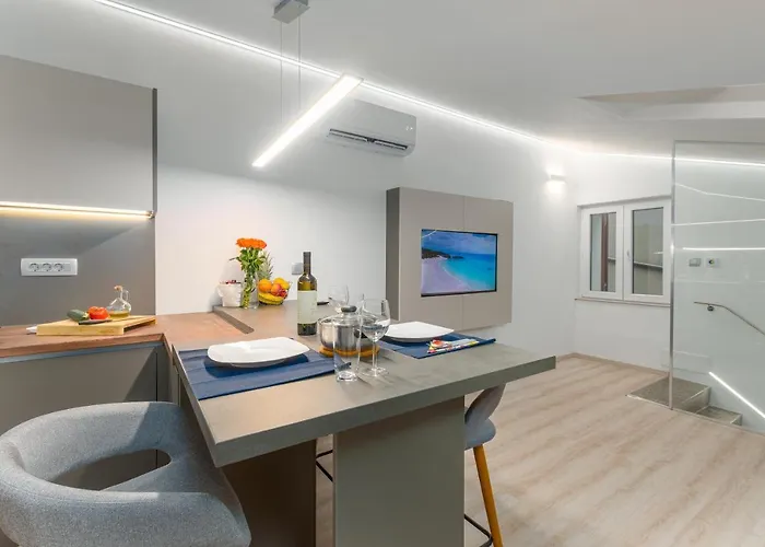 Ena Near Amphitheater * Pula