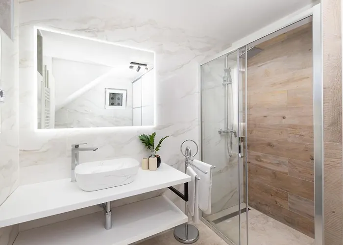 Daire Ena Near Amphitheater