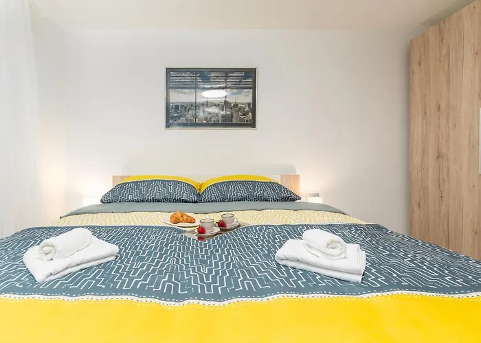 Ena Near Amphitheater Daire *