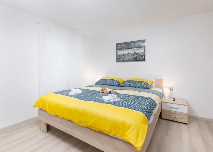 Daire Ena Near Amphitheater *