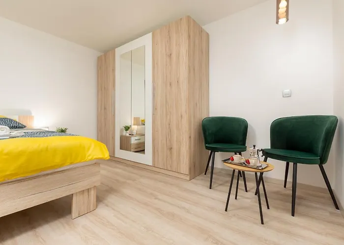 Ena Near Amphitheater Daire