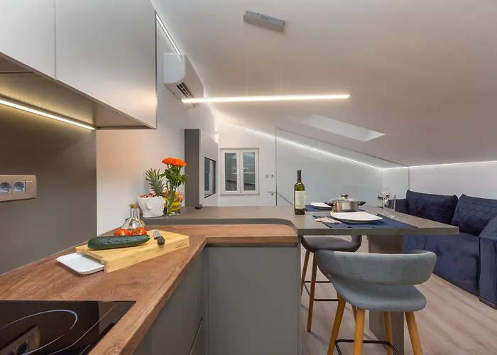 Ena Near Amphitheater Daire *