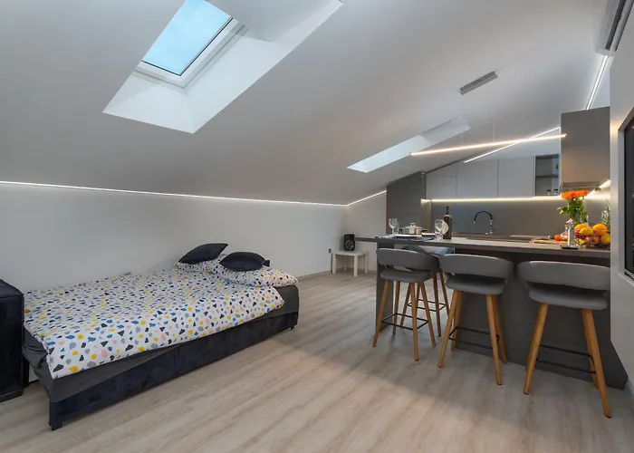 Ena Near Amphitheater Daire *